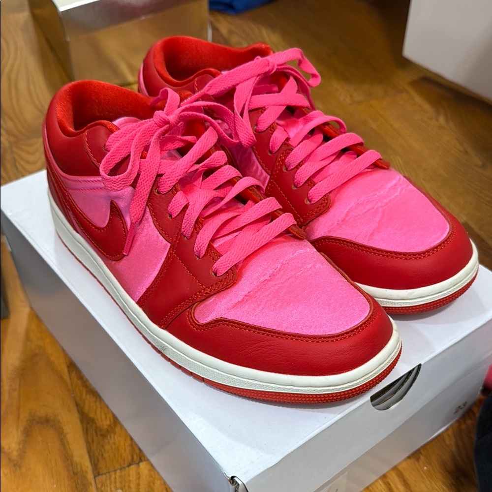 NIKE WMNS JORDAN 1 LOW SE 'PINK BLAST' | size 10